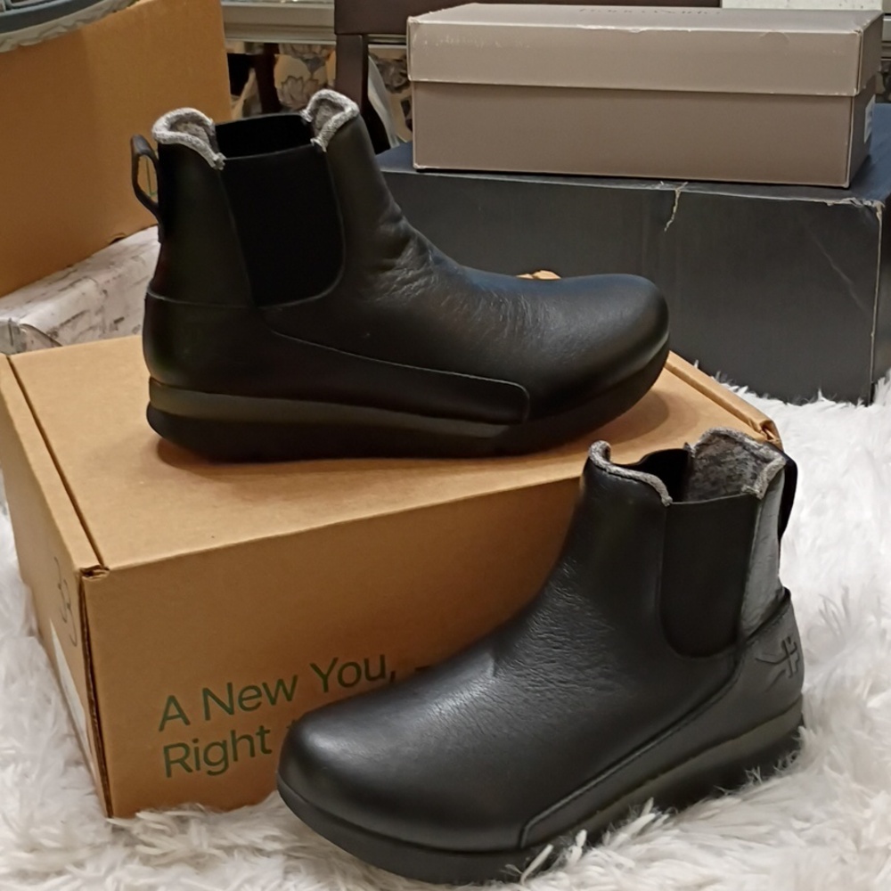 KURU Luna Black Leather Ankle Boots with Plantar Fascitis Arch Support 6M